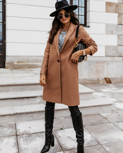 Damski płaszcz o klasycznym kroju