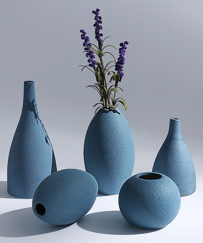 Wazon ceramiczny o geometrycznych kształtach