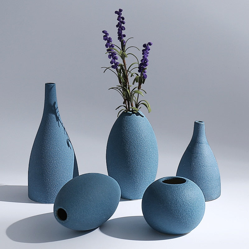 Wazon ceramiczny o geometrycznych kształtach