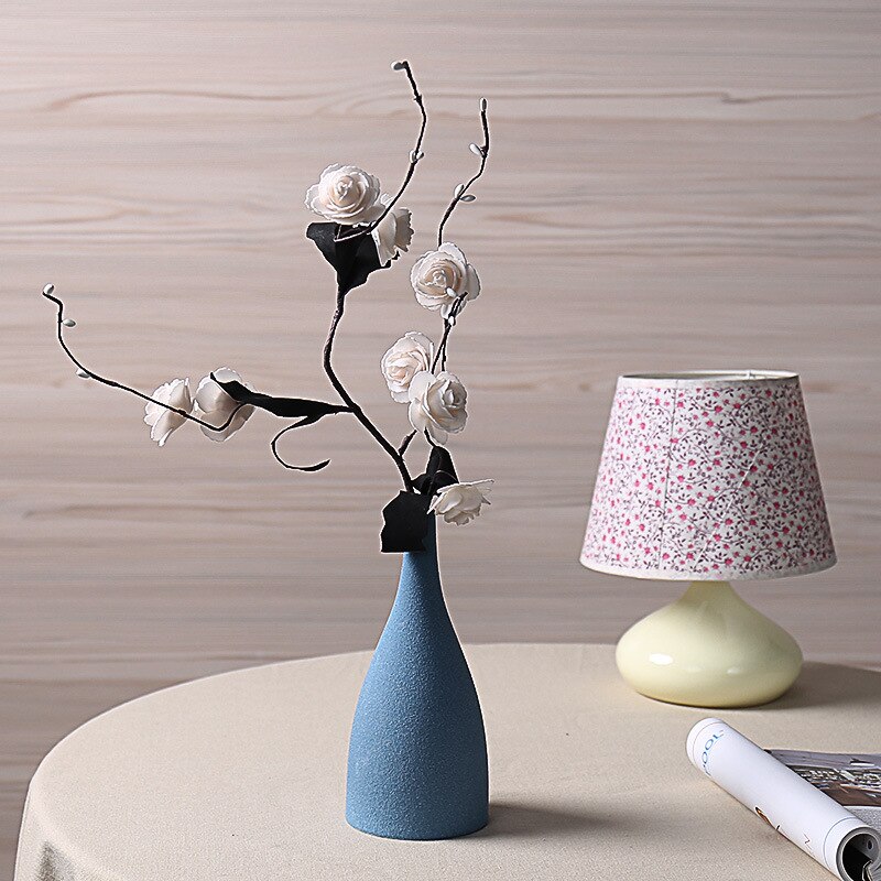Wazon ceramiczny o geometrycznych kształtach