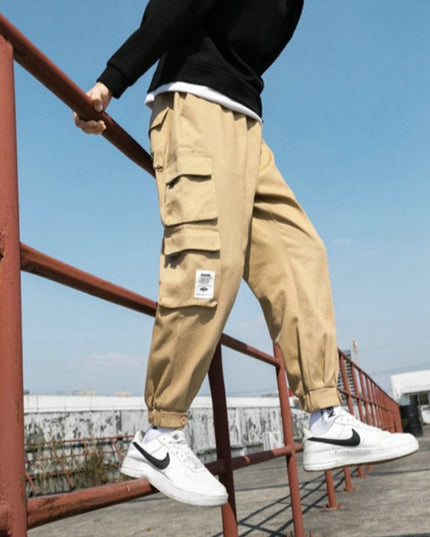 Męskie spodnie bojówki z dwoma kieszonkami na nogawce