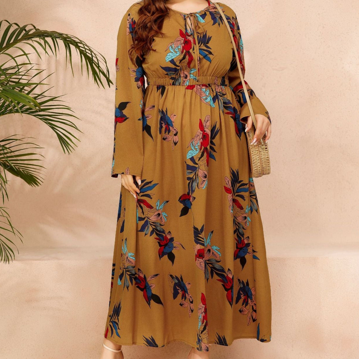 Sukienka plus size z wiązaniem pod szyją