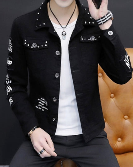 Męska kurtka jeansowa z ćwiekami i napisami