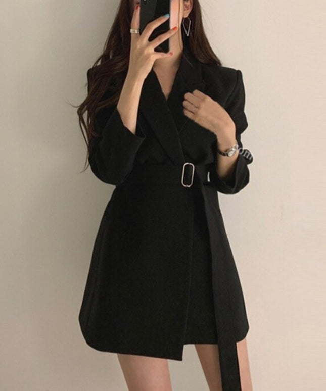 Damski płaszcz o kroju sukienki