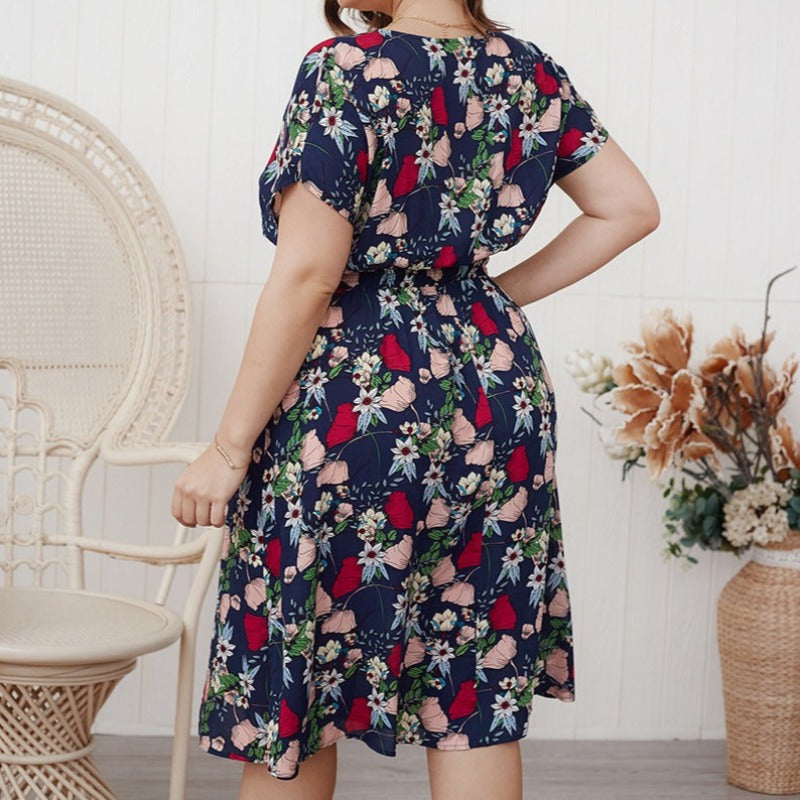 Sukienka plus size w letnie kolory z gumką w pasie