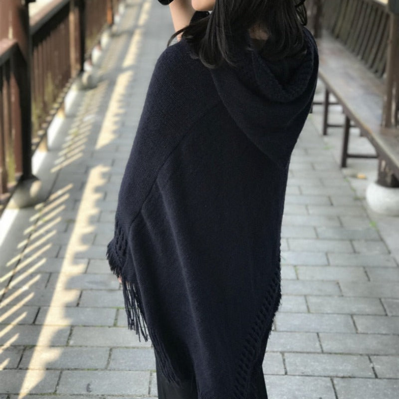 Damski sweter polarowy typu ponczo z frędzlami