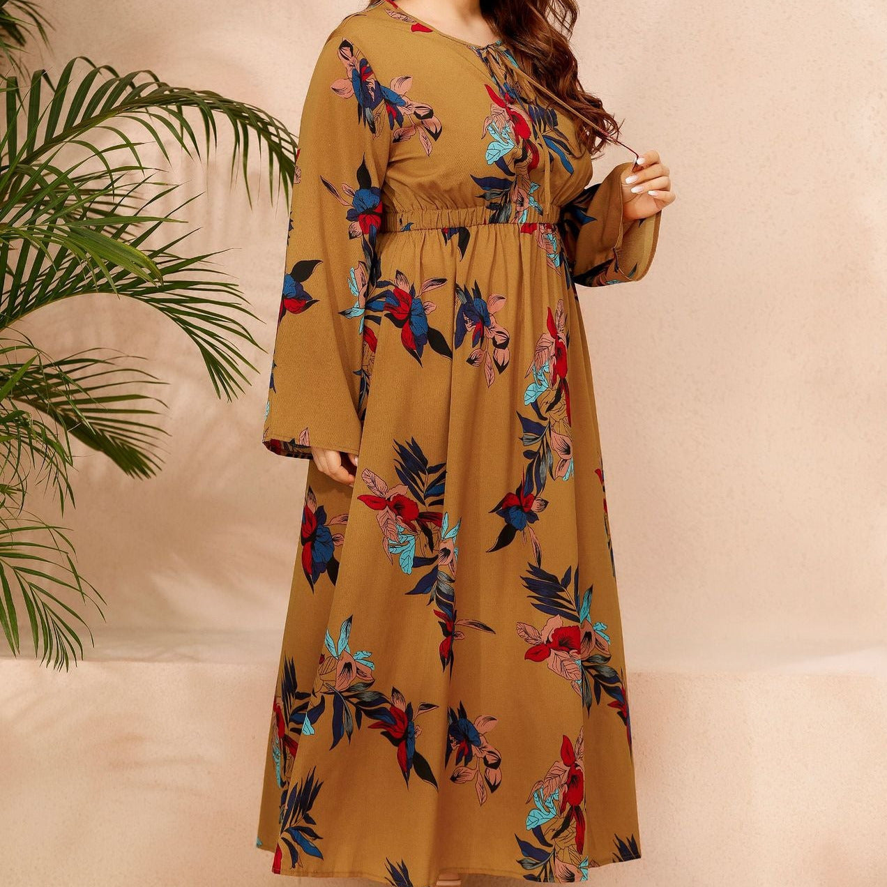 Sukienka plus size z wiązaniem pod szyją