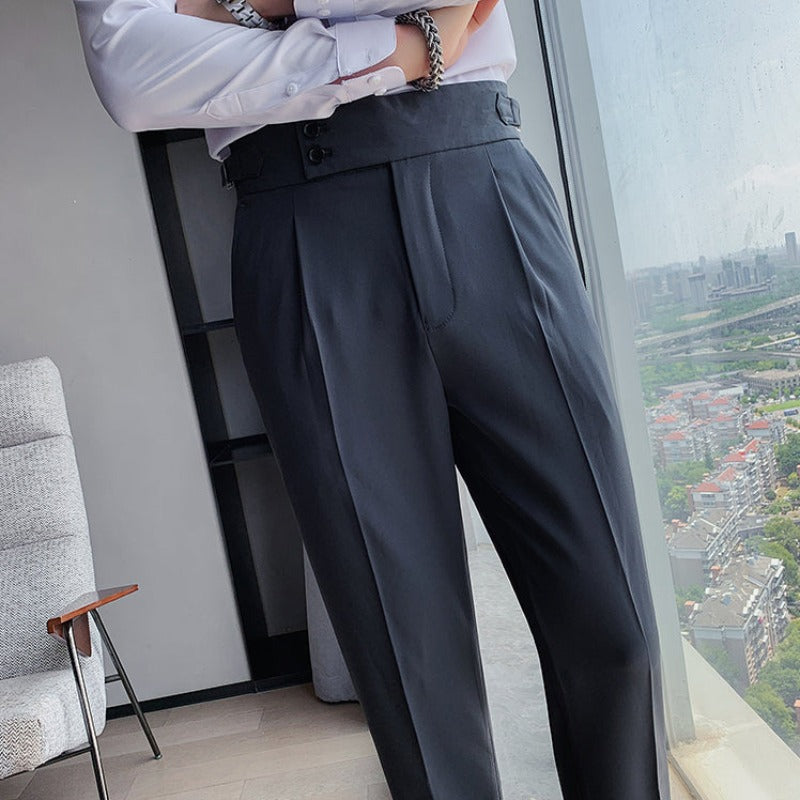 Męskie spodnie eleganckie z taliowanym pasem