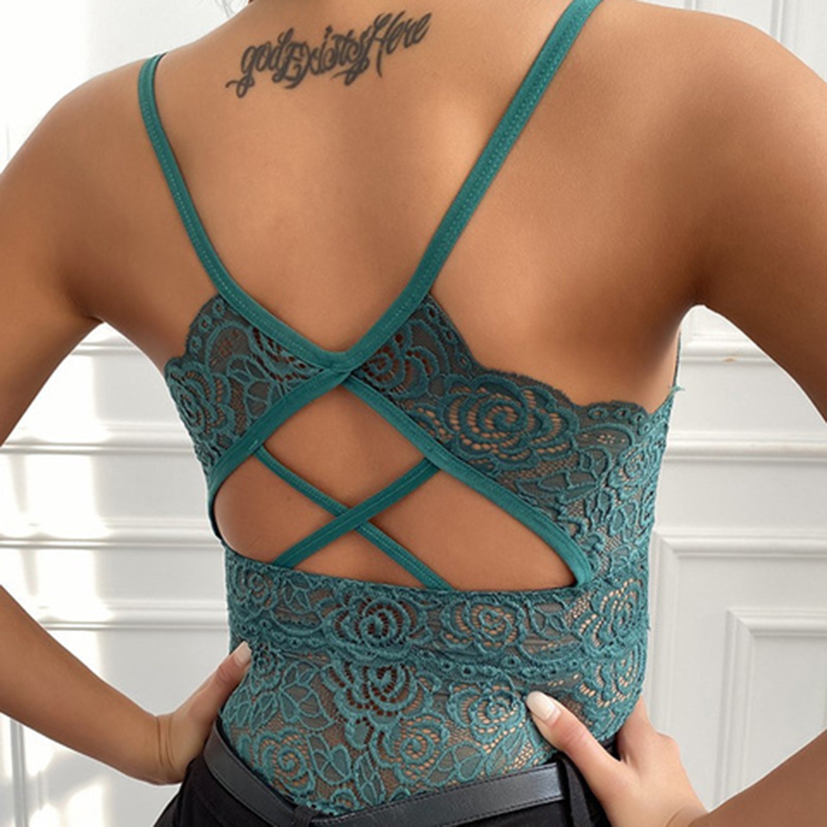 Damski crop top koronkowy na ramiączkach
