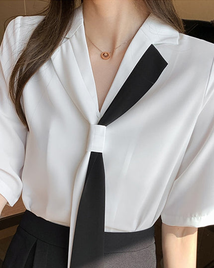 Damska koszula z ozdobnym krawatem