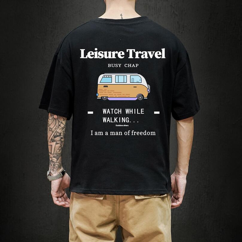 Męski T-shirt z napisem i nadrukiem na plecach