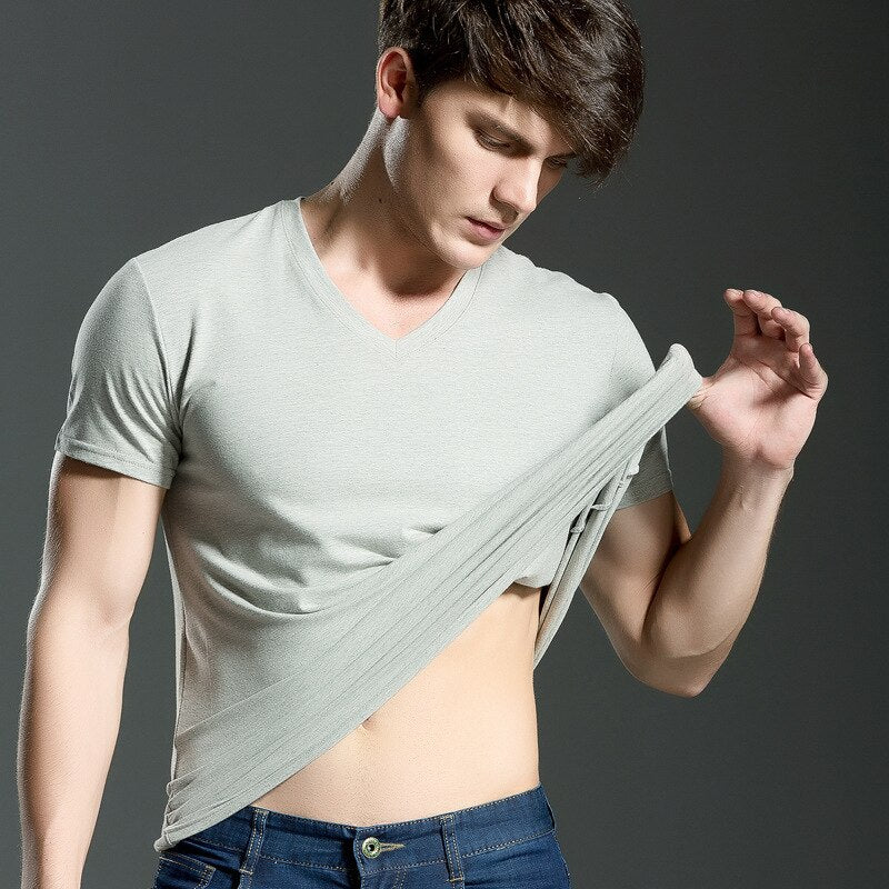 Męski T-shirt klasyczny z dekoltem V