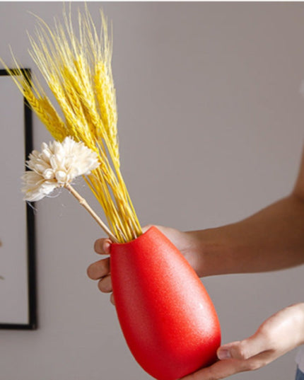 Wazon ceramiczny w czerwonym kolorze