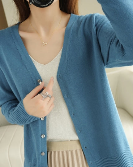 Damski sweter typu kardigan zapinany na guziki