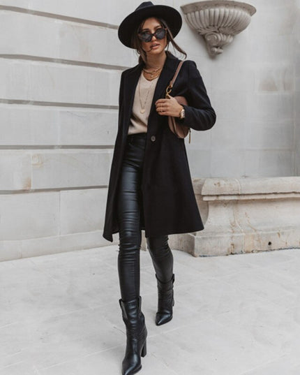 Damski płaszcz o klasycznym kroju