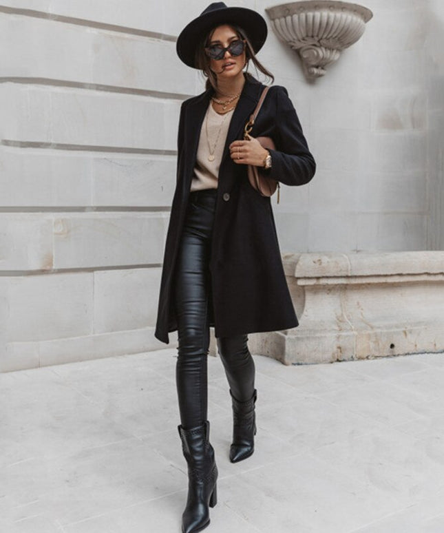 Damski płaszcz o klasycznym kroju