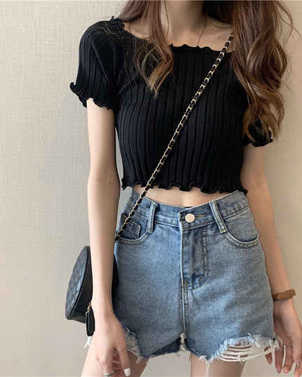 Damski T-shirt prążkowany wykończony falbanką