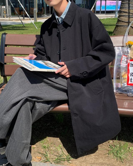 Męski płaszcz czterorzędowy zapinany na guziki