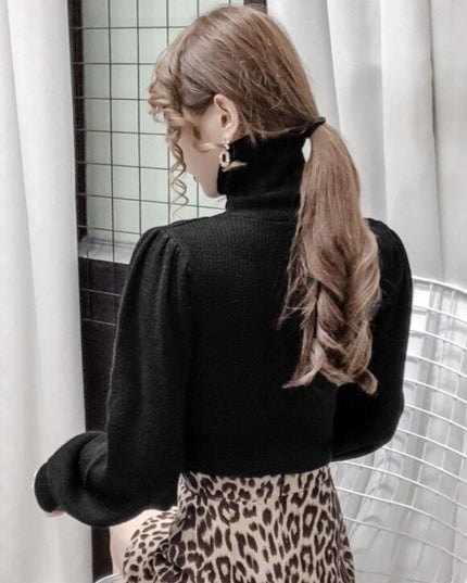 Damski sweter z golfem i bufiastymi rękawami