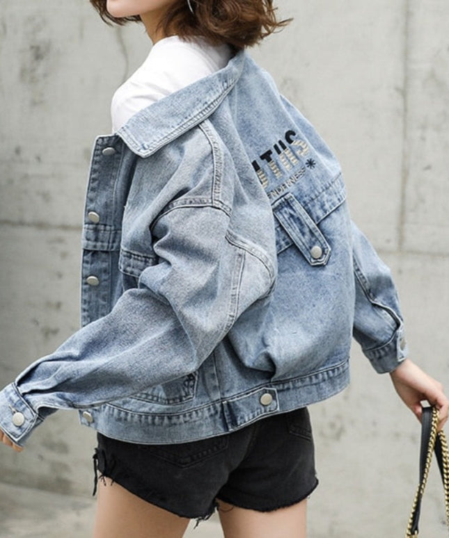 Damska kurtka jeansowa oversize z nadrukiem na plecach