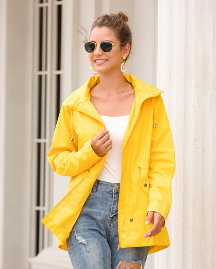 Damska kurtka przejściowa wiązana w talii