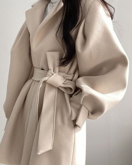 Damski płaszcz oversize wiązany w talii