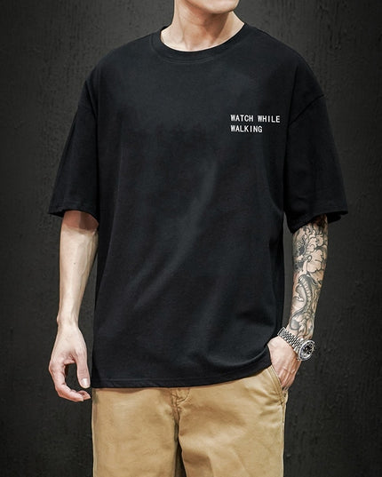 Męski T-shirt z napisem i nadrukiem na plecach