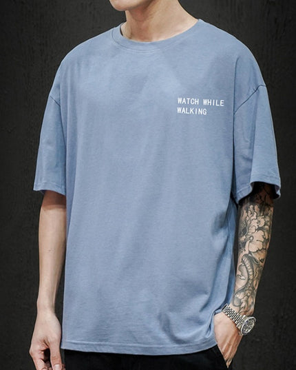 Męski T-shirt z napisem i nadrukiem na plecach