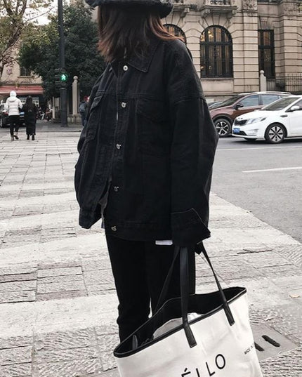 Damska kurtka jeansowa klasyczna o luźnym kroju