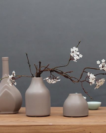 Wazon ceramiczny minimalistyczny w brązowym kolorze