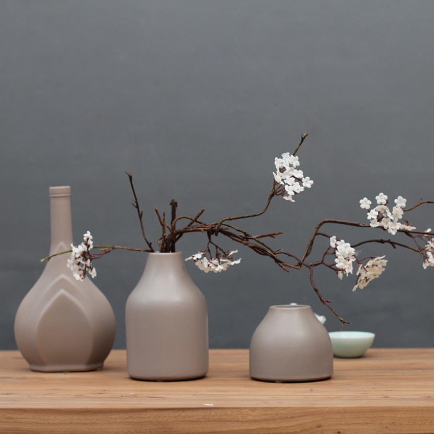 Wazon ceramiczny minimalistyczny w brązowym kolorze
