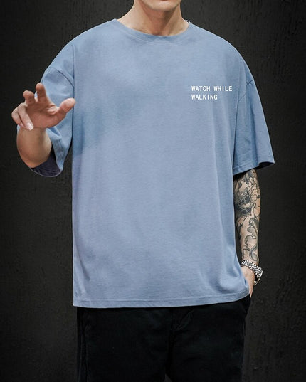 Męski T-shirt z napisem i nadrukiem na plecach