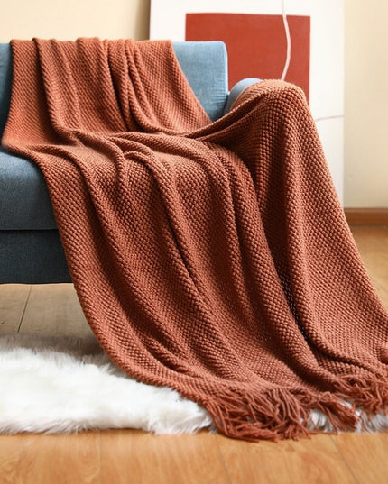 Koc z trójwymiarowym splotem z frędzlami