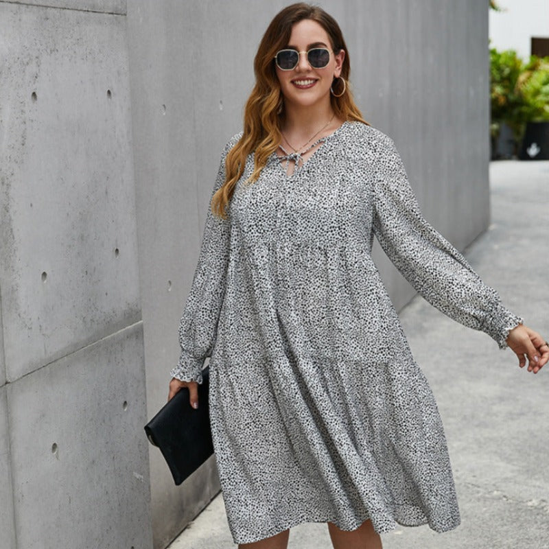 Sukienka plus size w centki z bufiastymi rękawami