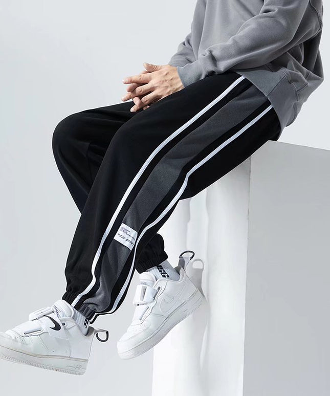 Męskie spodnie treningowe z ozdobnym pasem na nogawce