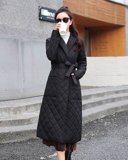 Damski długi płaszcz pikowany z wiązaniem