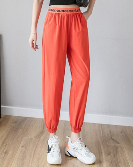 Damskie spodnie dresowe wykończone ozdobną gumą