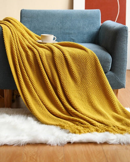 Koc z trójwymiarowym splotem z frędzlami