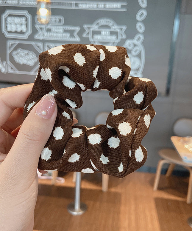Gumka do włosów scrunchie brązowa w kropki - Akcesoria do stylizacji włosów