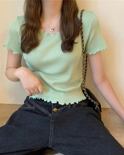 Damski T-shirt w prążki z falbanką