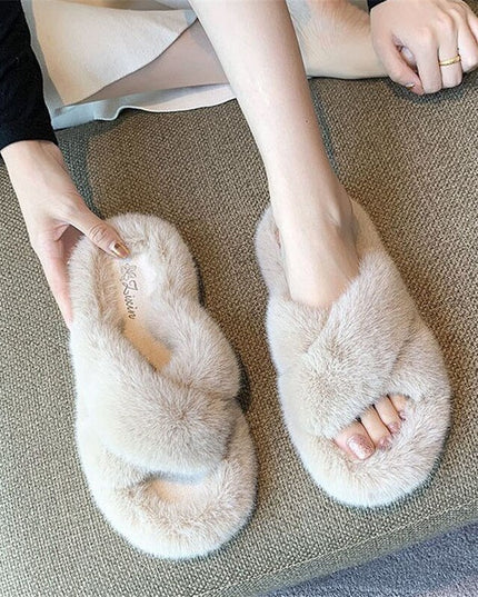 Damskie klapki futrzane z ozdobnym splotem