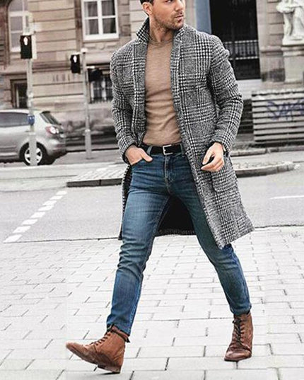 Męski płaszcz w kratkę długości przed kolano