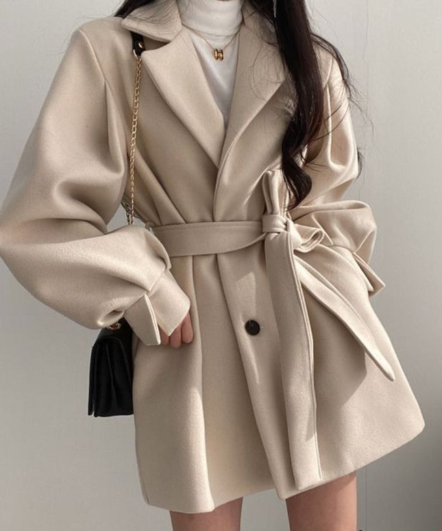 Damski płaszcz oversize wiązany w talii
