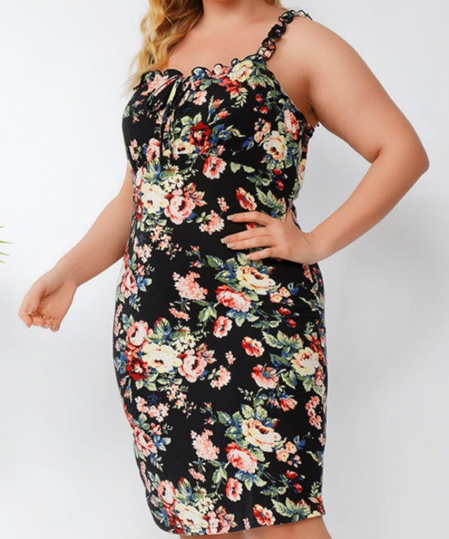 Sukienka midi plus size dopasowana we wzór w kwiaty