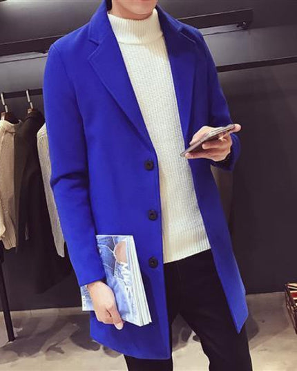 Męski płaszcz trzyrzędowy o klasycznym kroju