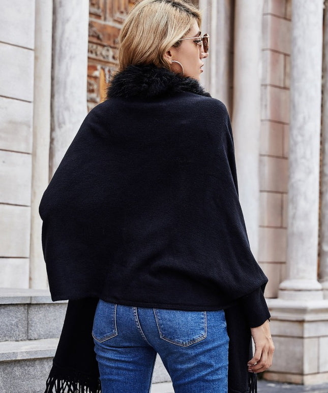 Damski sweter typu ponczo z frędzlami i futerkiem