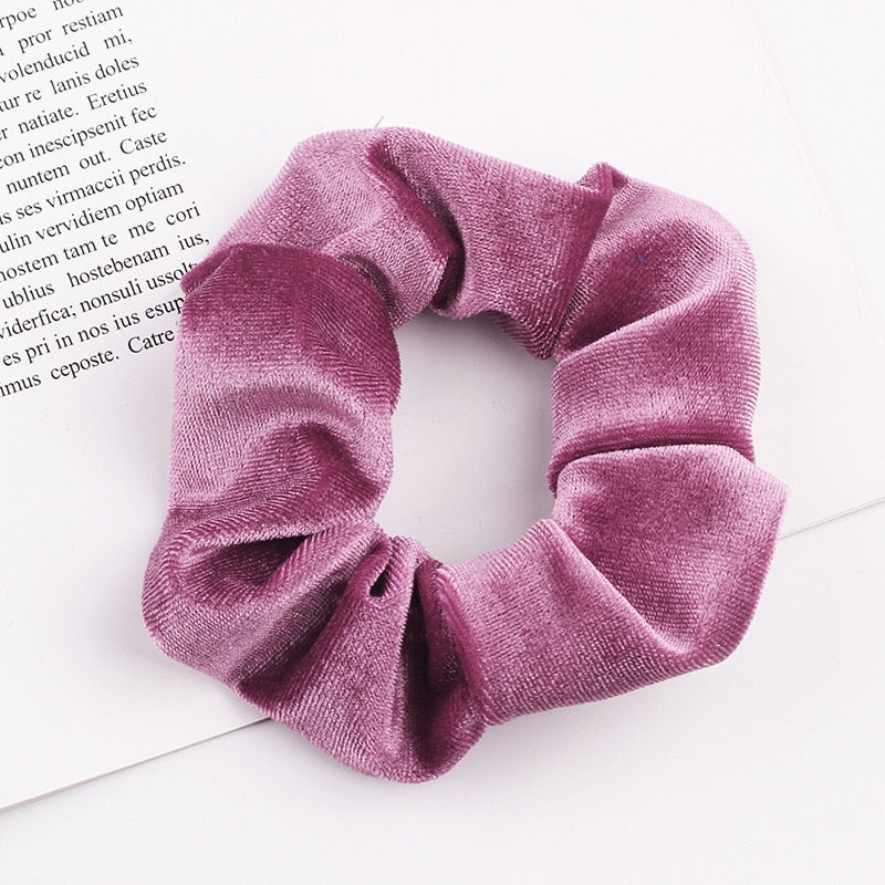 Aksamitna gumka do włosów scrunchie jasnofioletowa - Akcesoria do stylizacji włosów