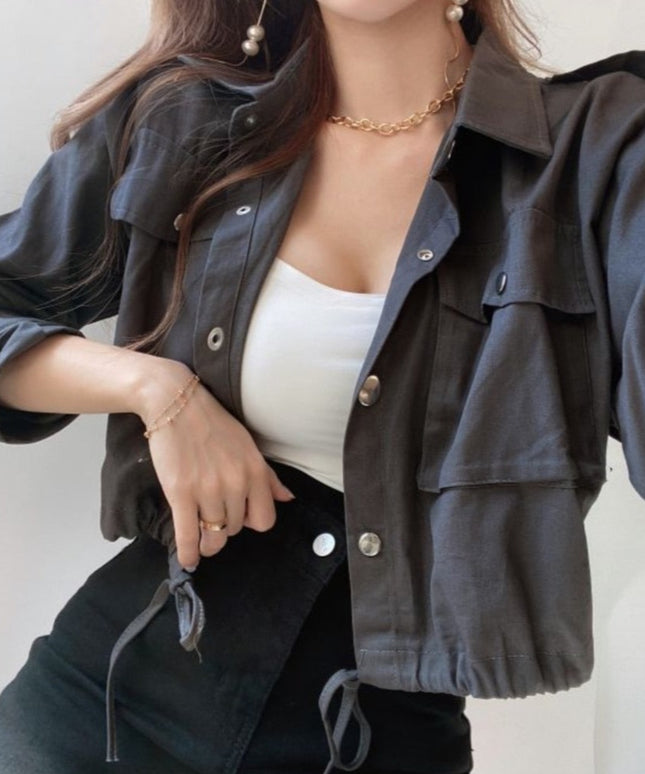 Damska kurtka przejściowa z kieszeniami długości crop