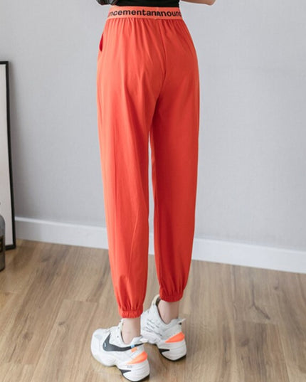 Damskie spodnie dresowe wykończone ozdobną gumą