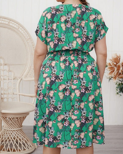 Sukienka plus size w letnie kolory z gumką w pasie